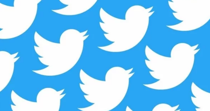 تويتر يحارب المعلومات المضللة باللونين الأحمر والبرتقالى