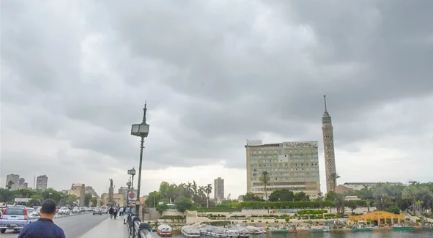 شاهد.. تساقط أمطار خفيفة على شوارع القاهرة