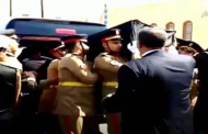 لحظة دخول جثمان الرئيس الأسبق مبارك إلى مسجد المشير