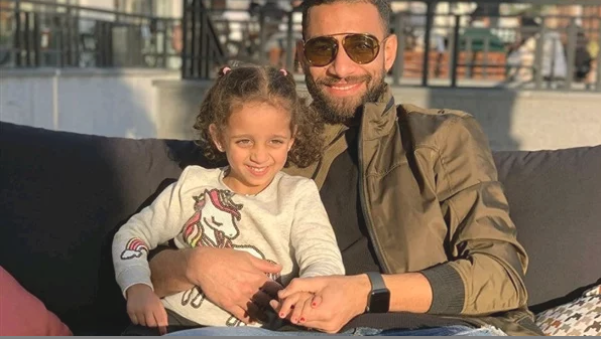 شاهد.. عمرو السولية ينشر صورة مع ابنته ليلى