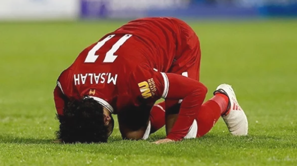 خالد الجندي لمعارضي سجود محمد صلاح: «طالما عمل اللي عليه يسجد براحته»