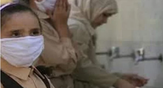 أمراض غير متوقعة تترتب على تبادل الأطفال للكمامات في المدارس