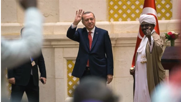 بعد ليبيا.. ماذا يريد أردوغان من تعزيز تعاونه العسكري مع السودان؟