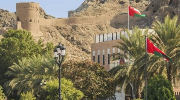 سلطنة عمان الأولى على العرب في التحدث بالفصحى والخطابة