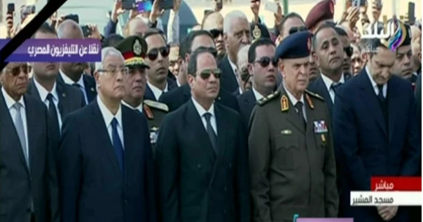 الرئيس السيسي يتقدم الجنازة العسكرية لـ مبارك .. شاهد