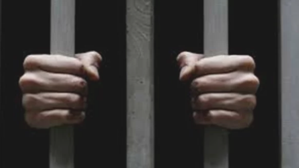 تعرف على عقوبة مروج لعقاقير مجهولة المصدر ومنتحل صفة طبيب