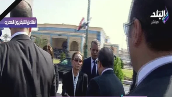 لحظة مصافحة الرئيس السيسى وتقديم العزاء لـ قرينة مبارك