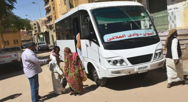 يبعد 180 كيلو عن أسوان .. مينى باص لخدمة أهالي وادي العلاقي