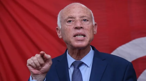 أزمة حكومة تونس.. قيس سعيد يهدد الإخوان بحل البرلمان