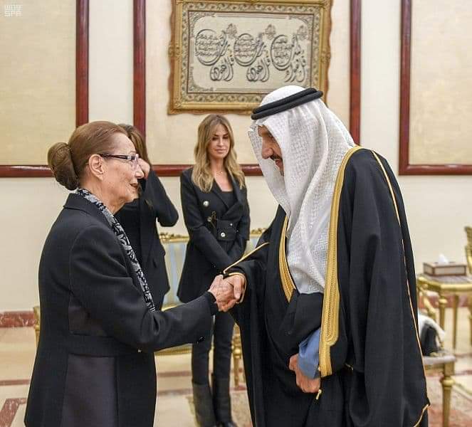 الأمير منصور بن متعب ينقل تعازي القيادة السعودية لأسرة الرئيس الأسبق حسني مبارك