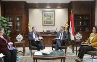 وزير السياحة والآثار يبحث مع السفير البريطاني سبل تعزيز الحركة للمقصد المصرى