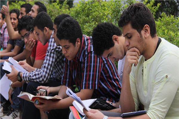 قرارات مهمة تحسم مصير امتحانات الاعدادية والثانوية العامة والدبلومات