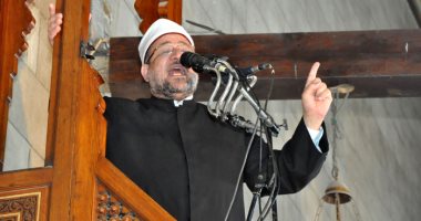 الأوقاف توجه بقصر خطبة الجمعة على ربع ساعة وتوجيه المصلين بعدم التقبيل