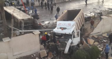 انقلاب سيارة محملة بــ500 أسطوانة بوتاجاز فارغة بأخميم سوهاج