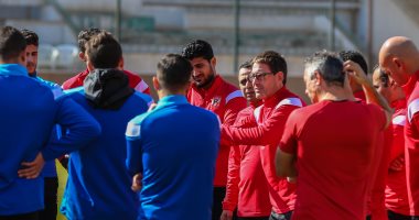 فايلر يبحث مع معاونيه برنامج الأهلي بعد تجميد النشاط الرياضى
