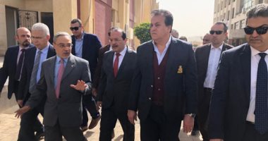 وزير التعليم العالى يوجه بتنظيف الأسطح والحوائط يوميا للوقاية من كورونا