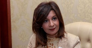 نبيلة مكرم: وزارة الطيران وافقت على رحلات لإجلاء المصريين العالقين بالخارج