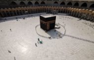السعودية تعيد فتح الحرمين بعد إغلاقهما مؤقتا لتعقيمهما ضد 
