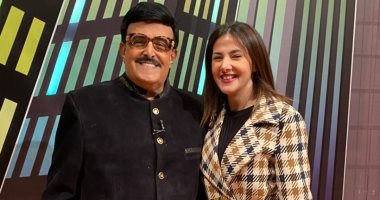 بالصور .. دنيا سمير غانم تدعم والدها في عرض مسرحيته 