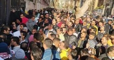إقبال المواطنين على معامل الصحة لاستخراج شهادات PCR كورونا للسفر إلى السعودية