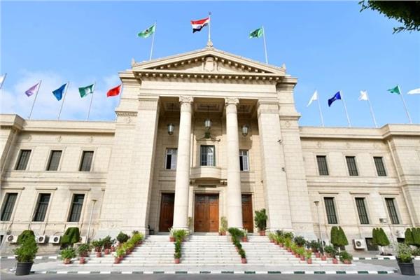 جامعة القاهرة تُشكل 5 فرق بحثية لاكتشاف علاج لفيروس «كورونا»