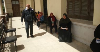تسليم شرائح التابلت لطلاب أولى ثانوى بالجيزة