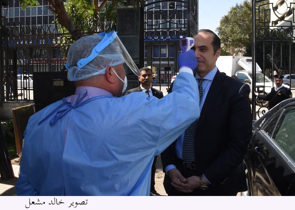 بالصور.. مجلس النواب يفحص المترددين بأجهزة كشف الحرارة عن بُعد