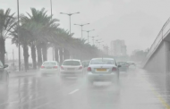 انهيار سور جراج فوق السيارات وسقوط عمود إنارة بسبب سوء الأحوال الجوية