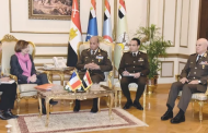 وزير الدفاع يناقش مع وزيرة القوات المسلحة الفرنسية تعزيز التعاون المشترك