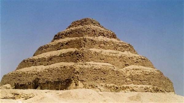 بعد افتتاح رئيس الوزراء له.. هرم زوسر المدرج يفتح ابوابه للجمهور.. ابرز المعلوات عن أول بناء حجرى بالتاريخ