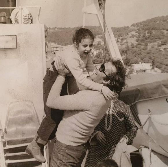 رانيا محمود ياسين تستعد ذكرياتها مع والدها بصورة: 