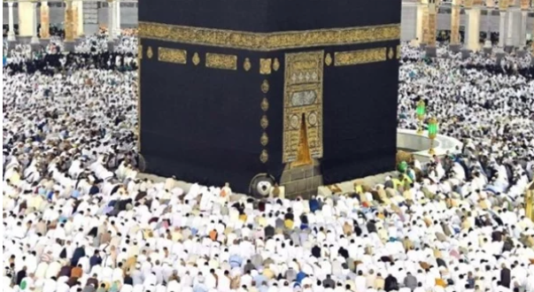 السعودية تقرر إيقاف صلاة الجمعة والجماعة باستثناء الحرمين