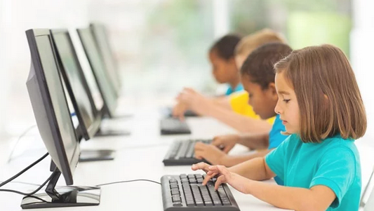 فرصة تعرف أبنائك إن النت مش لعب وبس.. 6 نصائح تساعد على التعلم أونلاين