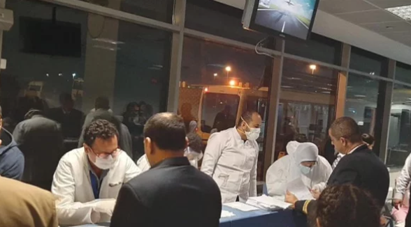 وصول 150 مصريا من العالقين في لندن إلى القاهرة