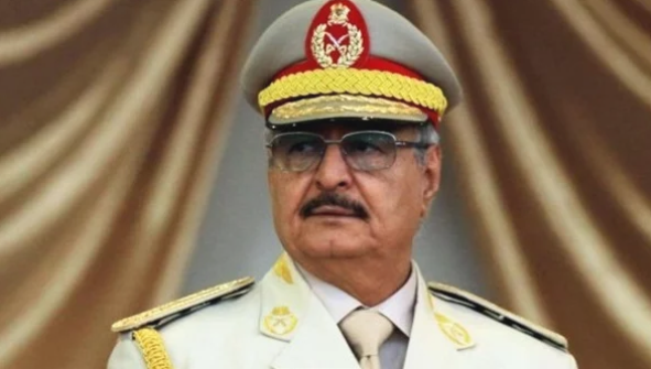الرئاسة الفرنسية: حفتر أكد لـ ماكرون استعداده لتوقيع اتفاق وقف إطلاق النار