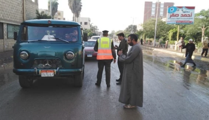ضبط 12 سيارة بدون رخصة ورفع 11 أخرى مهملة