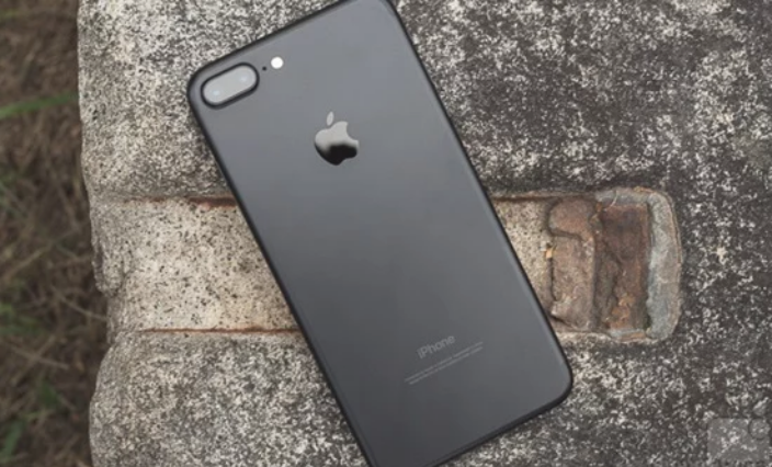 فرصة.. اشتري iphone 7 Plus بـ 3700 جنيه