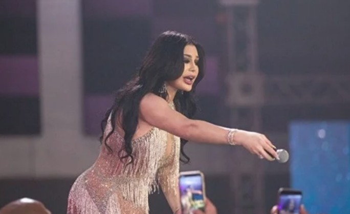 فيديو.. هيفاء وهبي تغني بنت الجيران في حفل عيد ميلادها