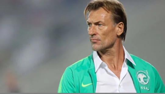هيرفي رينارد مدرب المنتخب السعودي يتحدى كورونا