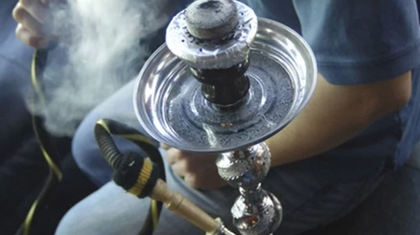 منع الشيشة في المقاهي بسبب كورونا.. الحكومة توضح
