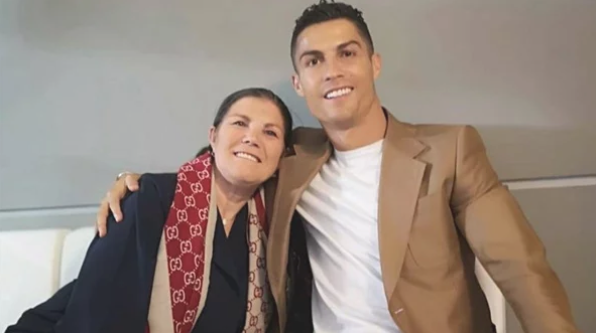 أول تعليق من كريستيانو رونالدو على مرض والدته