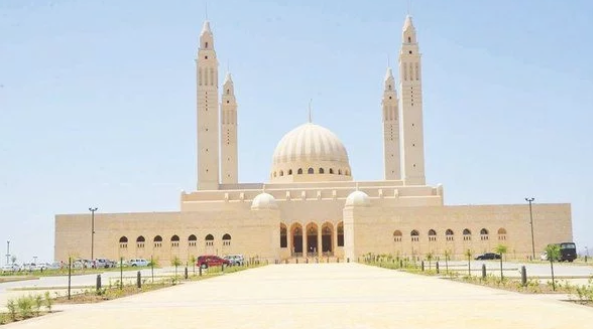 غلق جميع المساجد ودور العبادة وإجراءات أخرى في سلطنة عمان