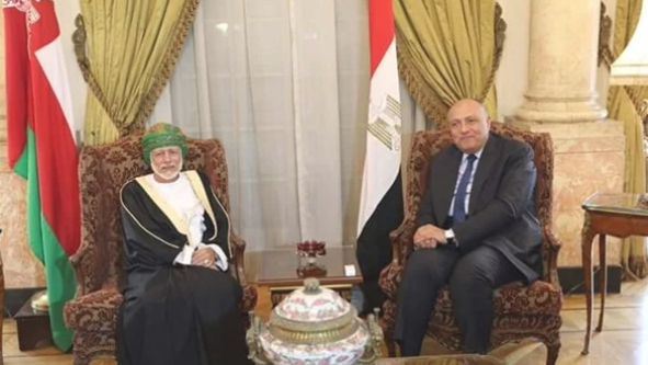 وزير الخارجية ونظيره العماني يبحثان تعزيز التعاون بين البلدين
