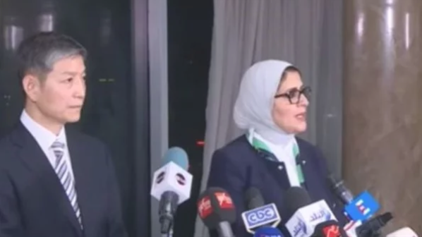 وزيرة الصحة تخضع لفحوصات كورونا في مطار بكين