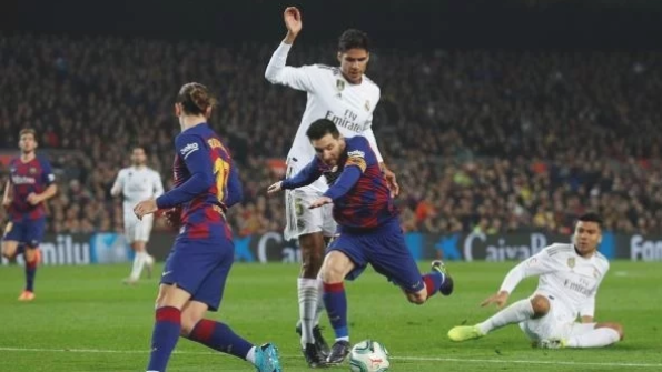 كلاسيكو الأرض.. برشلونة على موعد مع حدث تاريخي أمام ريال مدريد