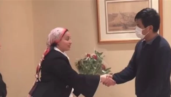 من هي صاحبة مبادرة الاعتذار لـ شاب آسيوي تعرض للتنمر في القاهرة.. تفاصيل