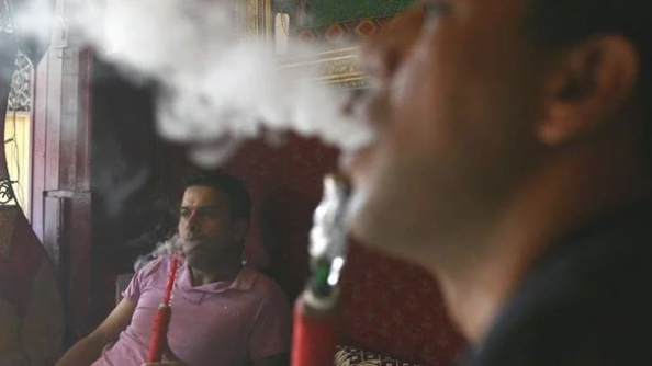 الحكومة تنصح بالتوقف فورا عن تدخين الشيشة
