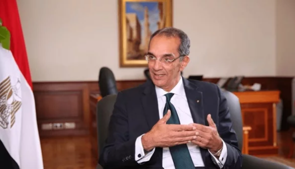 وزير الاتصالات يتفقد مركز المراقبة والتحكم لشبكة الشركة المصرية