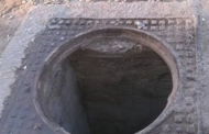 الكويت ترحل 3 مصريين أغلقوا بالوعة صرف صحي بالأسمنت