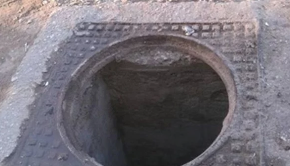 الكويت ترحل 3 مصريين أغلقوا بالوعة صرف صحي بالأسمنت